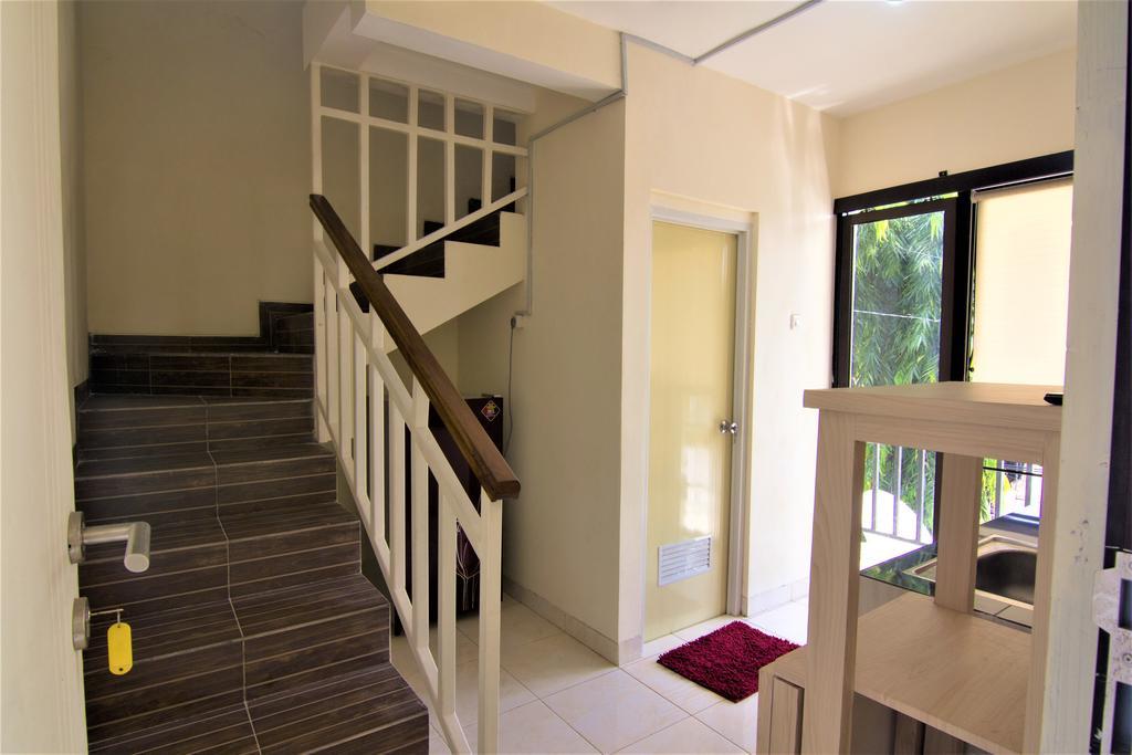 Reddoorz @ Mayjen Sungkono Surabaya Exterior photo