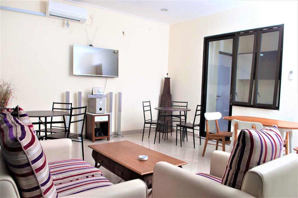 Reddoorz @ Mayjen Sungkono Surabaya Exterior photo