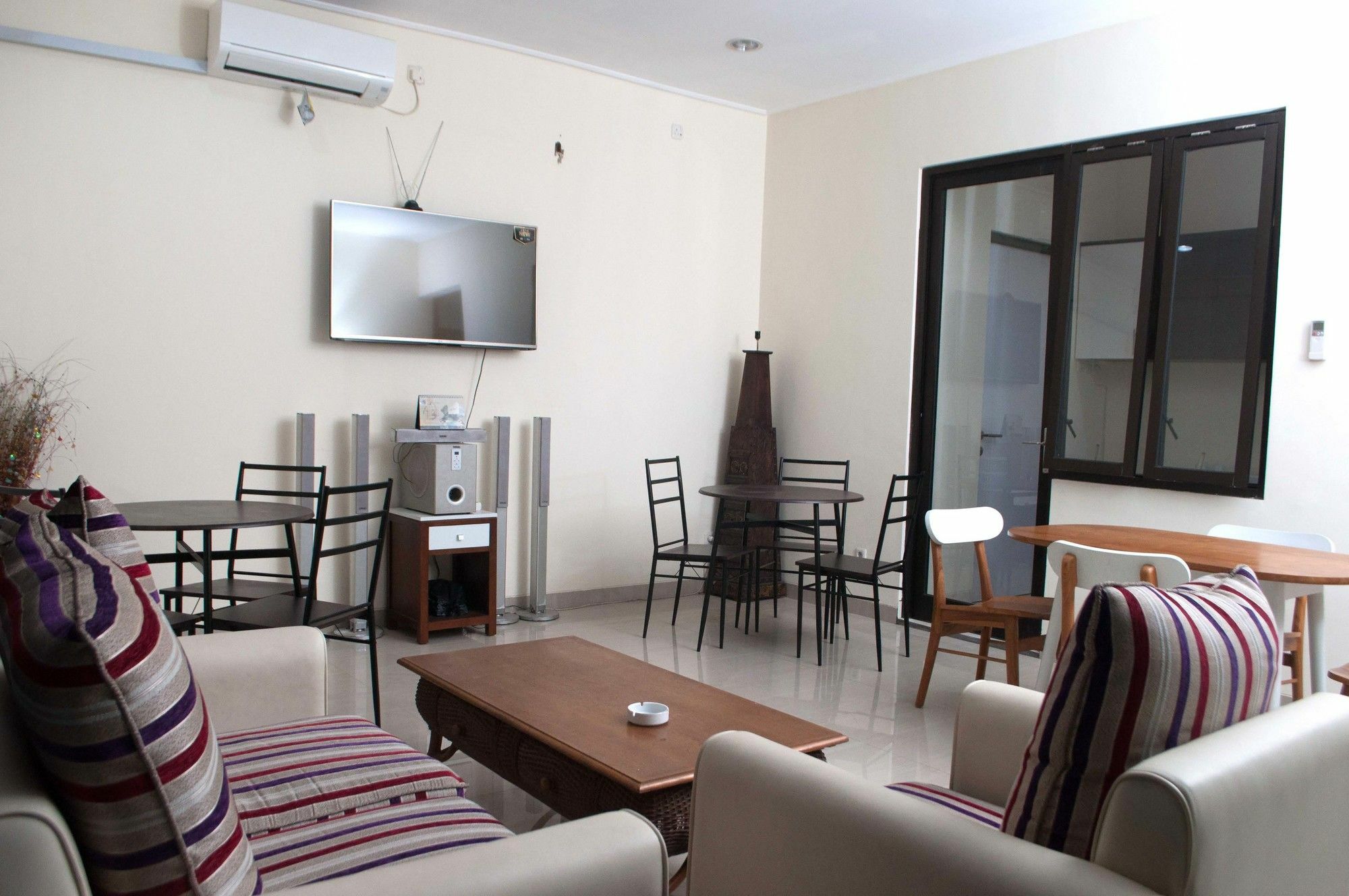Reddoorz @ Mayjen Sungkono Surabaya Exterior photo